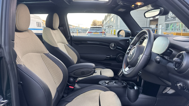 MINI Hatchback 135kW Cooper S Resolute Edition 33kWh 3dr Auto Electric Hatchback